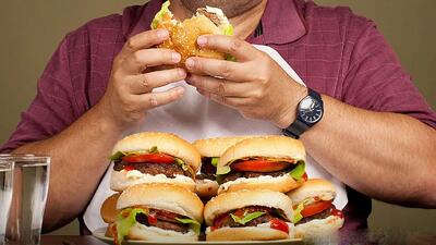  این غذاها سلامت روان شما را تهدید می‌کنند؛ فهرست خوراکی‌های خطرناک اعلام شد / هشدار جدی درباره تغذیه روزانه؛ کدام غذاها خطر بیماری‌های روانی را افزایش می‌دهند؟ / ارتباط نگران‌کننده رژیم غذایی و اختلالات روانی؛ این خوراکی‌ها را کمتر مصرف کنید