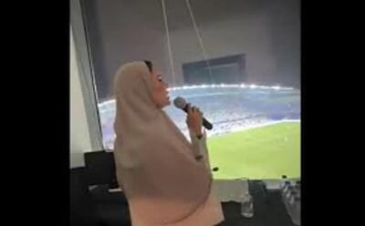  یک خانم در ورزشگاه العین توجه‌ها را به خود جلب کرد