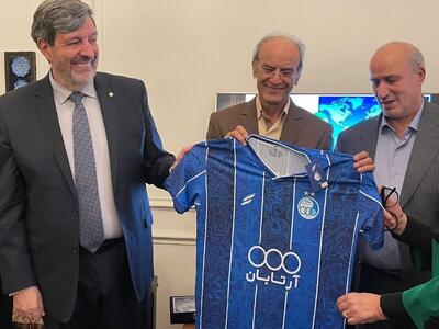  میزبانی سفارت اروگوئه از مدیران فدراسیون فوتبال و نمایندگان باشگاه استقلال