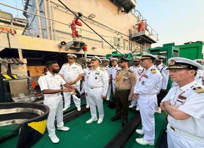  دریادار ایرانی از صنایع دریایی هند بازدید کرد - اکونیوز
