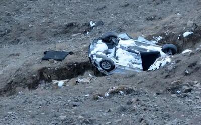  ببینید / لحظه هولناک پرواز خودروی دنا به داخل دره در جاده چالوس با سه کشته