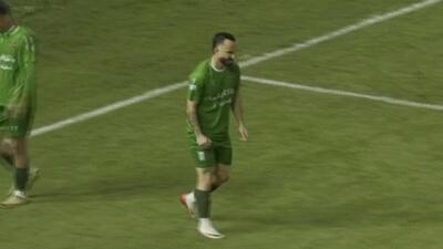  شوت داریوش شجاعیان توسط مدافع فجر از روی خط دروازه دفع شد