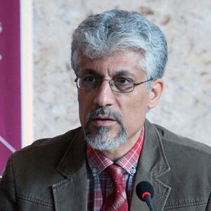  نویسنده، مترجم و استاد سرشناس ادبیات: اگر می‌خواهید زنده بمانم، کتاب‌هایم را بخرید/ از سهام عدالت فقط سهام ظلمش نصیبم شده است