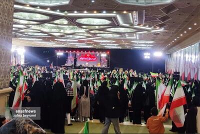  گزارش میدانی از مراسم چهلم جانباختگان دی ماه در مصلی تهران؛ محتوای جمعیت یکدست بودند/ متن مراسم بیشتر از سوگنامه، فتح‌نامه و پیروزنامه بود