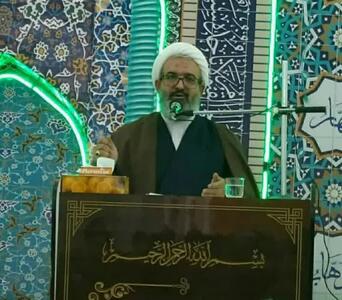  امام جمعه موقت ورزنه: دشمن‌شناسی ستون تقواست