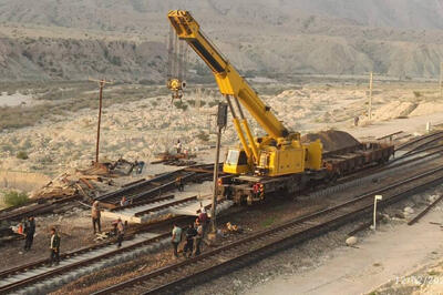  افزایش ایمنی و سرعت درراه آهن بافق–بندرعباس با نصب سوزن‌های بتنی سنگین