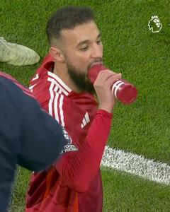  ویدئو: توقف مسابقات لیگ برتر برای افطار بازیکنان مسلمان - پارس فوتبال