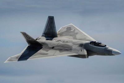  داستان FB-22، پروژه محرمانه بمب‌افکن مافوق صورت بر پایه رپتور که ناکام ماند - پدال