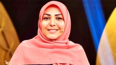  عکس ها / با المیرا شریفی مقدم خوش استایل باشید / نگاهی به عبای سبز و سرخابی خانم مجری شیک و هنرمند تبریزی