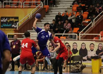  استقلال برد و صدرنشین باقی ماند