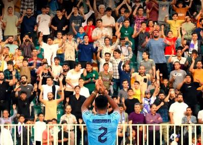  منتظر تماشاگران با کاپیتان مقابل صدرنشین