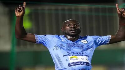  چادرملو ۵ - ۱ گل گهر/ شکست سنگین صدرنشین لیگ در دل کویر + فیلم