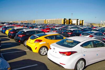  واردکنندگان خودرو در بلاتکلیفی | ابهامات نرخ ارز مبنای ترخیص و تاثیر آن بر واردات / بازار خودرو در انتظار شفافیت؛ سردرگمی واردکنندگان با نرخ ارز ترخیص