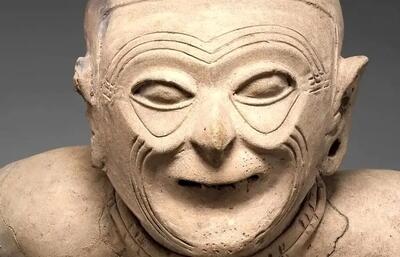  پیرمرد 2 هزارساله‌ ای در حال نشستن ؛ شاهکاری از یک تمدن ناپدید شده