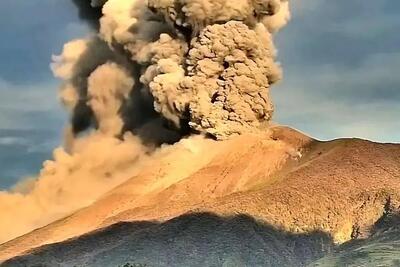  فوران مهیب آتشفشان کانلاون در فیلیپین