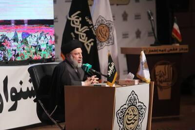  آیت الله حکیم: یکی از ثمرات مهم ماه رمضان تقویت همبستگی اجتماعی است