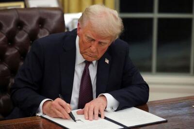  ترامپ: فرمان اعمال تعرفه ۱۰ درصدی بر همه کشور‌ها را امضا کردم که بلافاصله اجرایی خواهد شد/ اعمال تعرفه ۱۰ درصدی از سه روز دیگر آغاز می‌شود و تا ۱۵۰ روز ادامه خواهد داشت