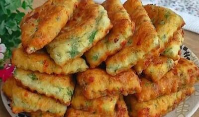  سیب زمینی ها را با تخم مرغ مخلوط کنید / دستور پخت غذایی خوشمزه با سیبزمینی و تخم مرغ