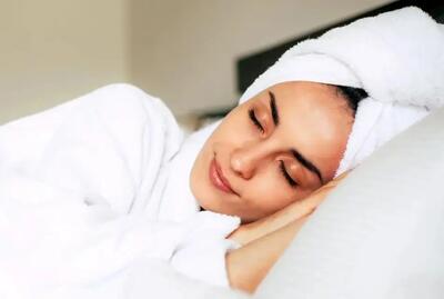  به این ۵ دلیل، شب‌ها با موهای خیس نخوابید