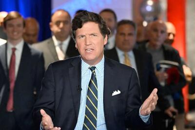  تاکر کارلسون، مجری آمریکایی: در سفر اخیرم به تل‌آویو، نگران بودم که اسرائیل هواپیمای ما را با «پهپاد ایرانی» اشتباه بگیرد/ پس از ارسال اطلاعات پروازم، آن‌ها گفتند «این مسئله برای ارتش اسرائیل اهمیتی ندارد»