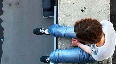  چرا خودکشی یک بحران اجتماعی است، نه صرفاً یک مسئله فردی؟