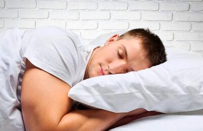  خوابیدن بدون بالش؛ راهکاری ساده برای نجات بینایی