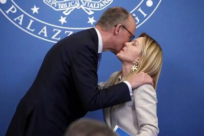  بوسه‌ای روی روان ترامپ | تغییر محور اتحاد اروپا چه معنایی دارد؟