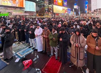  عکس/ اقامه نماز جماعت در قلب آمریکا