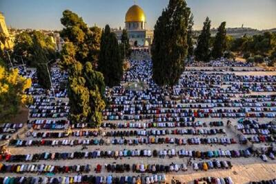  حضور ۱۰۰ هزار نمازگزار فلسطینی در مسجدالاقصی