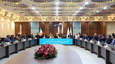  هشدار درباره تداوم برداشت‌های خارج از ظرفیت زاینده‌رود | بحران حکمرانی آب در فلات مرکزی