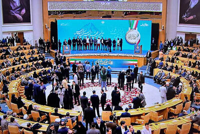  مراسم تجلیل از قهرمانان پارالمپیکی با حضور رئیس‌جمهور برگزار شد - پارس فوتبال