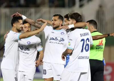  سقوط آزاد صدرنشین با شوک کارت قرمز - پارس فوتبال