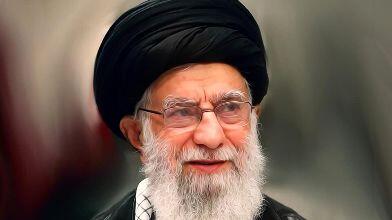  عکس ها / نگاهی به خانه و زندگی خانه مادر رهبری انقلاب /چیدمانی از ظروف چینی و کابینت های دلنشین آشپزخانه و گل برای تزئین