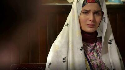  عکس| سفر در زمان؛ «غزاله اکرمی» بازیگر نقش سوجان در پشت صحنه سریال رحیل؛ سال 1402 / دیسکاور