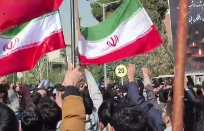  طنین شعار یا حسین در پاسخ به بی احترامی برخی دانشجونمایان به عزاداران حوادث دی ماه