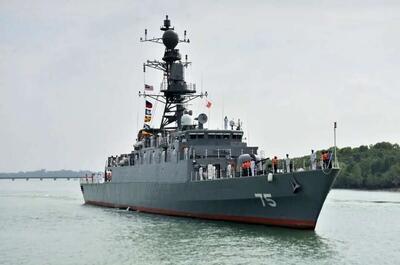  ناوشکن «دنا»در بندر ویشاخاپاتنام هند  پهلو گرفت