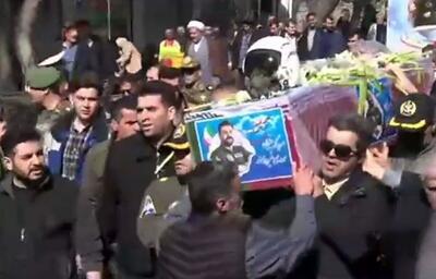  تشییع پیکر مطهر سرهنگ خلبان شهید «مهدی فیروزمند» بر شانه‌های مردم تبریز