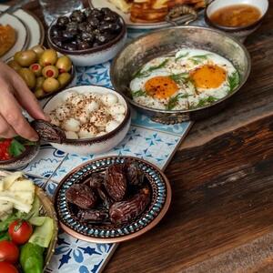  پرهیز روزه‌داران از غذاهای پرچرب و شیرین/ حذف وعده سحری موجب افزایش وزن می‌شود