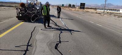  اجرای ۲۴۰ کیلومترطول عملیات درزگیری با قیر پلیمری در محور‌های شریانی استان سمنان