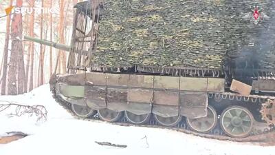  وزارت دفاع روسیه فیلمی از خدمه تانک‌های T-90M (Proryv) از گروه  غرب  منتشر کرد که یک مرکز کنترل پهپاد و نیروهای اوکراینی را در مسیر کراسنولیمانسک هدف قرار می‌دهند.