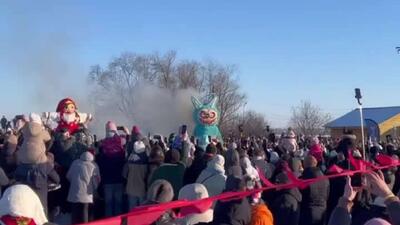  در جشن ماسلنیتسا، یک مجسمه لبوبو در منطقه لیپتسک روسیه سوزانده شد