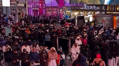  صف نماز ماه‌ رمضان در مهم‌ترین میدان دنیا