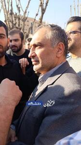  حضور رئیس دانشگاه شریف در داخل تجمع