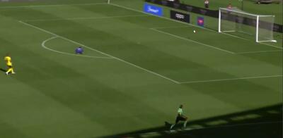  گل به خودی عجیب دروازه‌بان ولینگتون فونیکس روی شوت بازیکن حریف از زمین تیم خود