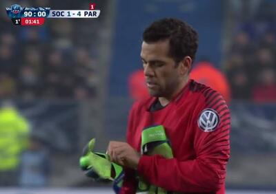  فیس‌آف در زمین فوتبال؛ نگاهی به بازیکنانی که مجبور به دروازه‌بانی شدند، با حضور دنی آلوز و پالاسیو