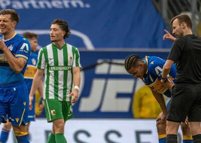  تاریخی: کارت زرد-قرمز بعد از یک و نیم ثانیه!