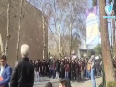  تجمع آرام 2 گروه از دانشجویان دانشگاه تهران