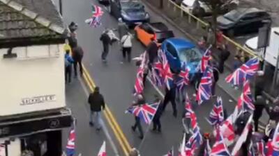  حمله وحشیانه انگلیسی‌ها به یک مهاجر