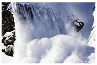  صحنه‌ای وحشتناک و زیبا از سقوط بهمن