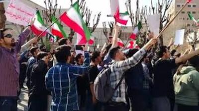  دانشجویان بسیجی شریف، شعار مرگ بر شاه دادند